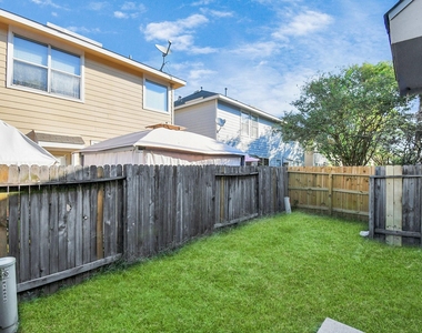 16850 Brooktondale Court - Photo Thumbnail 7