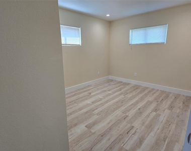 3733 Seabrook Street - Photo Thumbnail 3
