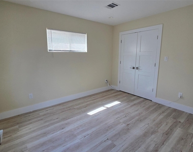 3733 Seabrook Street - Photo Thumbnail 7