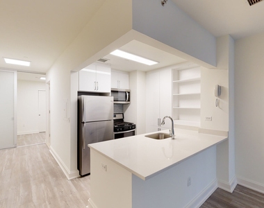 10 Hanover Square - Photo Thumbnail 1