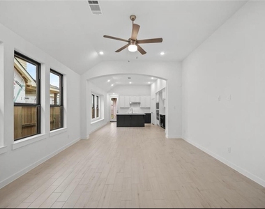 4142 Kinsey Street - Photo Thumbnail 2