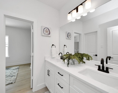860 Rachel Street - Photo Thumbnail 23