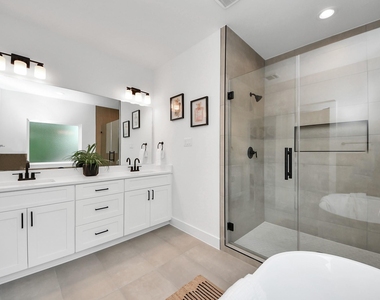 860 Rachel Street - Photo Thumbnail 30