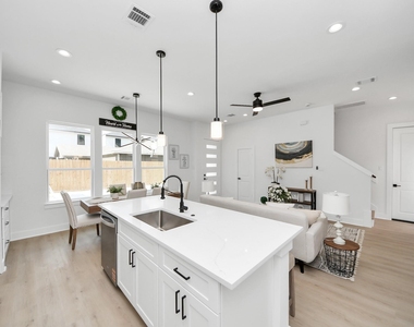 860 Rachel Street - Photo Thumbnail 14