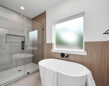 860 Rachel Street - Photo Thumbnail 32