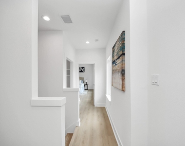 860 Rachel Street - Photo Thumbnail 35