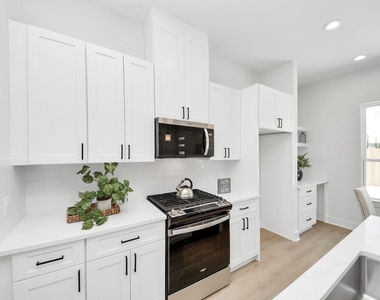860 Rachel Street - Photo Thumbnail 12