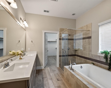 16815 Osprey Bend Drive - Photo Thumbnail 12