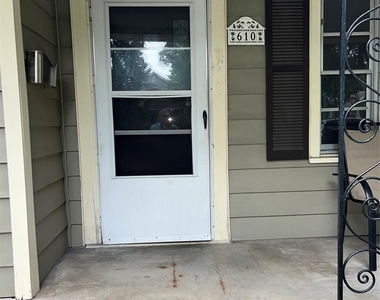 610 E 10th Street - Photo Thumbnail 1