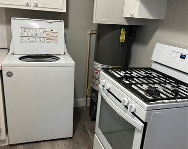 610 E 10th Street - Photo Thumbnail 13