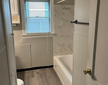 610 E 10th Street - Photo Thumbnail 4