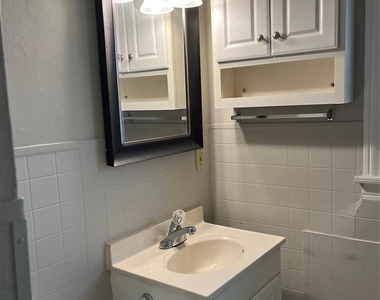 610 E 10th Street - Photo Thumbnail 6