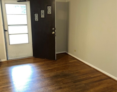 610 E 10th Street - Photo Thumbnail 9