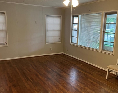 610 E 10th Street - Photo Thumbnail 11