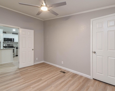 10210 Berrypatch Lane - Photo Thumbnail 16
