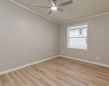 10210 Berrypatch Lane - Photo Thumbnail 6