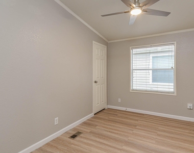 10210 Berrypatch Lane - Photo Thumbnail 15
