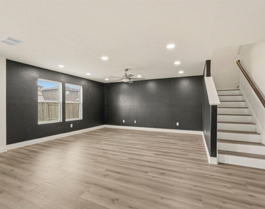 6810 Cortenridge Lane - Photo Thumbnail 7