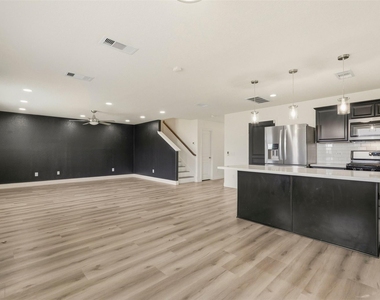 6810 Cortenridge Lane - Photo Thumbnail 10