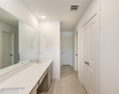 11910 De Carvalho Lane - Photo Thumbnail 24