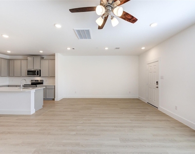 11910 De Carvalho Lane - Photo Thumbnail 4