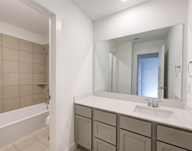 11910 De Carvalho Lane - Photo Thumbnail 12