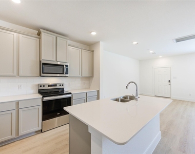 11910 De Carvalho Lane - Photo Thumbnail 5