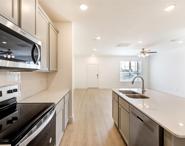 11910 De Carvalho Lane - Photo Thumbnail 7