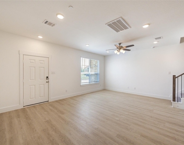 11910 De Carvalho Lane - Photo Thumbnail 3