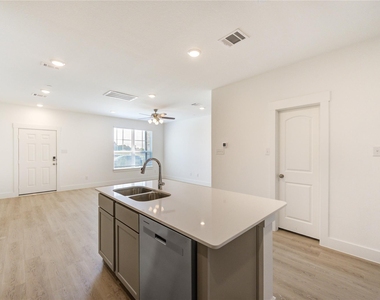 11910 De Carvalho Lane - Photo Thumbnail 6