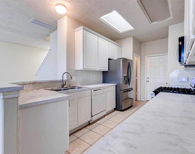 13106 Peppergate Lane - Photo Thumbnail 5