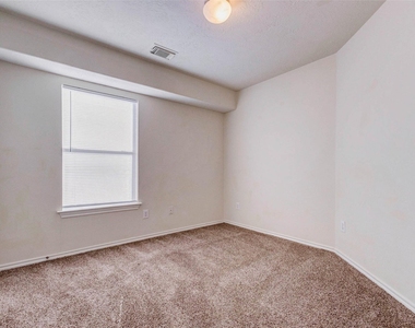 13106 Peppergate Lane - Photo Thumbnail 10