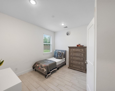 18814 River Overlook Court - Photo Thumbnail 7