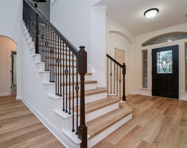 18 Hadlock Pl - Photo Thumbnail 2