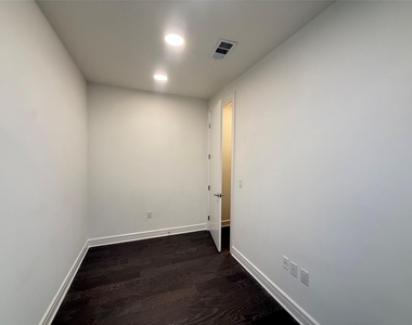 3300 Main St - Photo Thumbnail 4
