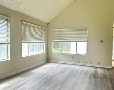 14702 Rancho Vista Drive - Photo Thumbnail 3
