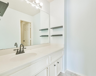 738 Redwing Place Drive - Photo Thumbnail 13