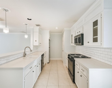 738 Redwing Place Drive - Photo Thumbnail 3