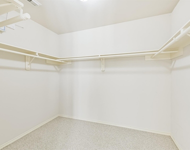 738 Redwing Place Drive - Photo Thumbnail 12
