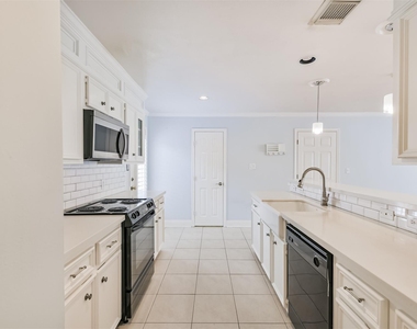 738 Redwing Place Drive - Photo Thumbnail 18