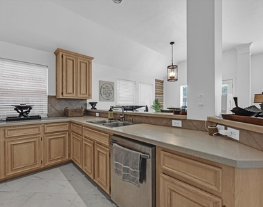 5805 Windy Knoll Lane - Photo Thumbnail 6