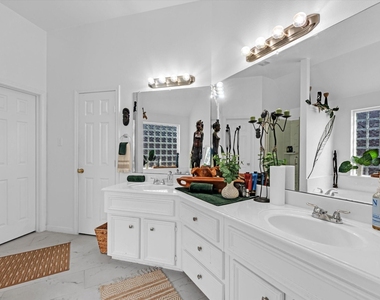 5805 Windy Knoll Lane - Photo Thumbnail 10