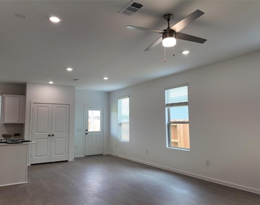 15035 Rustic Moon Road - Photo Thumbnail 3