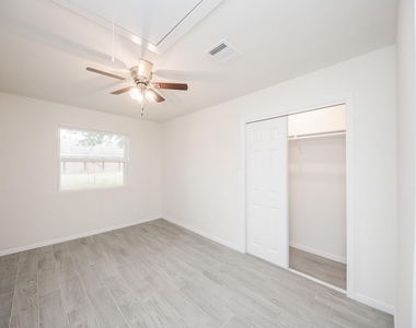 5042 Mallow Street - Photo Thumbnail 7