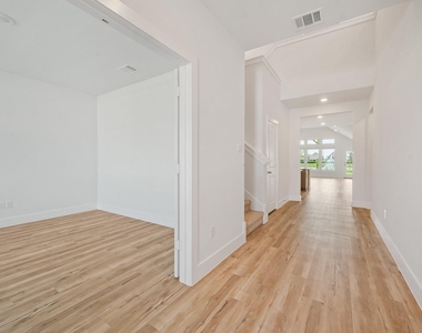 832 Sarasota Shore Drive - Photo Thumbnail 5