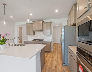 832 Sarasota Shore Drive - Photo Thumbnail 15