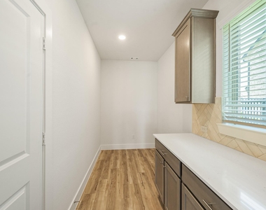 832 Sarasota Shore Drive - Photo Thumbnail 18