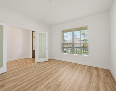 832 Sarasota Shore Drive - Photo Thumbnail 11