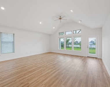 832 Sarasota Shore Drive - Photo Thumbnail 8