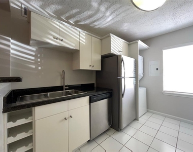 1502 Heights Boulevard - Photo Thumbnail 2